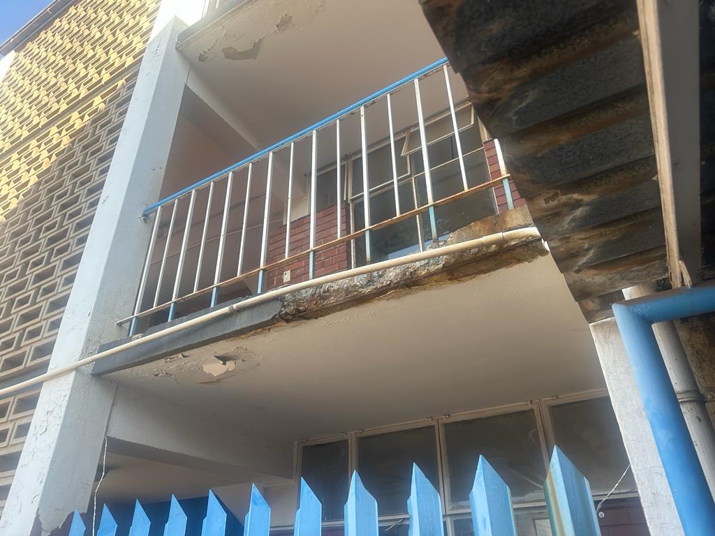 DA_GPL's tweet photo. π«π§ #UnsafeSchoolInfrastructure. The safety of Silverton High School learners is jeopardised as MEC Chiloane fails to address the collapsing building issue. #SafeSchools #FixTheBuilding
Read more: https://t.co/r4MPudrrDC https://t.co/QOyFfLsCBn