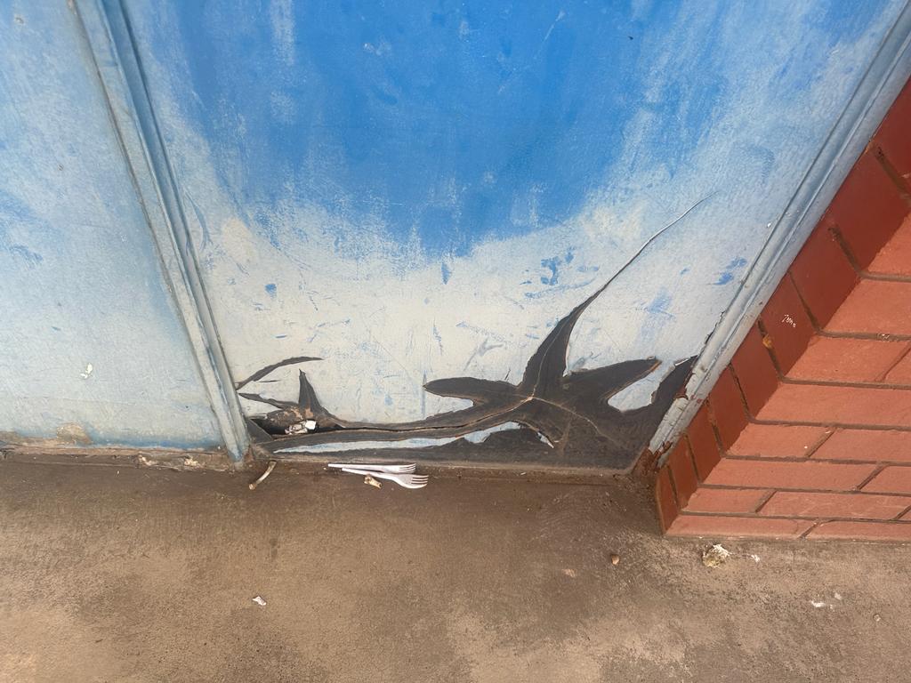 DA_GPL's tweet photo. π«π§ #UnsafeSchoolInfrastructure. The safety of Silverton High School learners is jeopardised as MEC Chiloane fails to address the collapsing building issue. #SafeSchools #FixTheBuilding
Read more: https://t.co/r4MPudrrDC https://t.co/QOyFfLsCBn