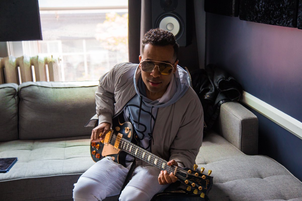anthonybrownnow's tweet photo. It all started with “Guitar Hero” 🎸
#guitar #musician #vibes #studio #music #gibson #purple #priverevaux #ab #superstar #onlyroll💯 https://t.co/x872EN5JgX