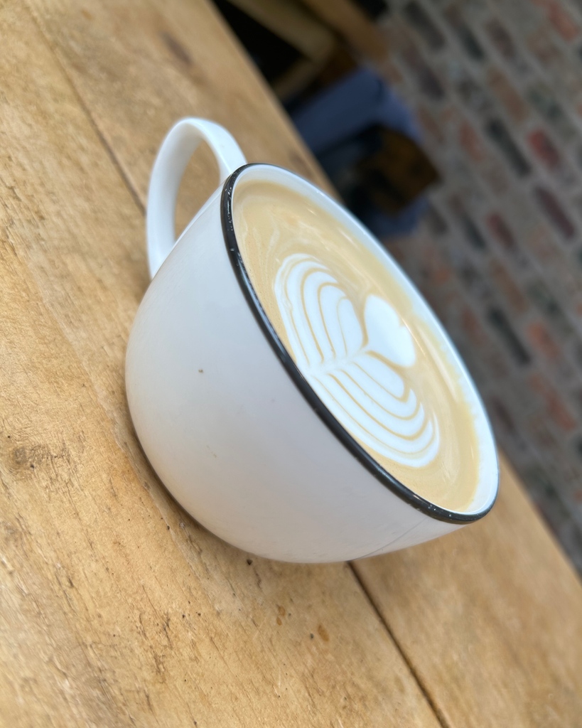 ukcoffeeblog's tweet photo. Yep… this was definitely me and not @brewsandviewss 😆😉
#coffee #latteart #barista #baristaproblems #coffeevibes #aesthetic #coffeetime #coffeelover https://t.co/cR18oSrDrR