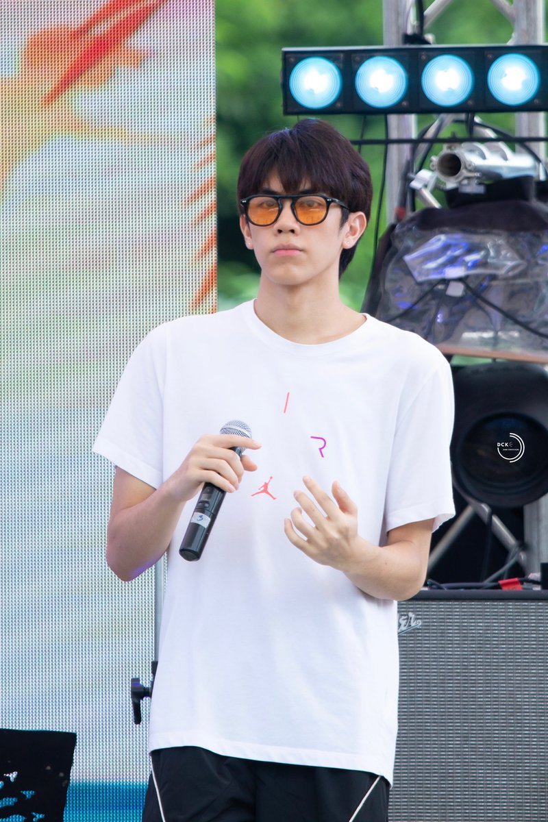 DarkchocokunDCK's tweet photo. 040823 | แค่เดินผ่านมา ตาฉันแทบเบลอ
Visual แบบเธอ เขาเรียกตัว Main 🫧💚
#rhythmintherain
#PROXIEth #PROXIEChokun https://t.co/8gMXWP5EVd
