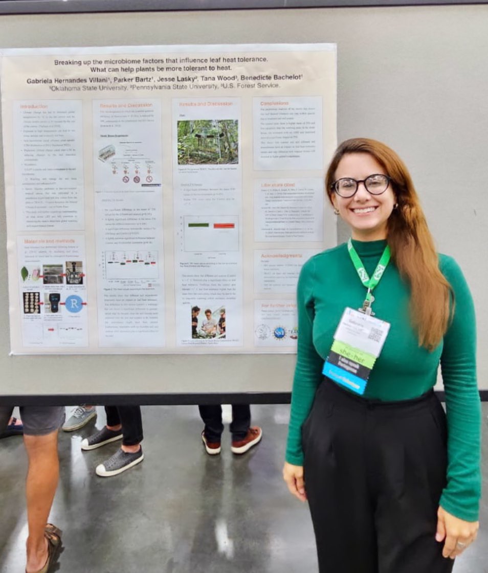 #ESA2023 thank you so much to everybody who stopped by my poster to listen about my master's project. I had great discussions about #plantphysiology and #tropicalecology 🌱🌿🌳👩🏻‍🔬🔬