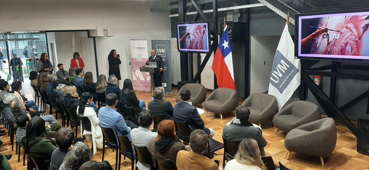 corfovalparaiso's tweet photo. Hoy participamos en el lanzamiento del programa Metadistritos de la @UVM_cl, iniciativa promovida por #Valpocreativo que aplicará una metodología para detectar potenciales distritos creativos para incrementar el desarrollo de las #EconomíasCreativas. https://t.co/nJZBoIzPzx