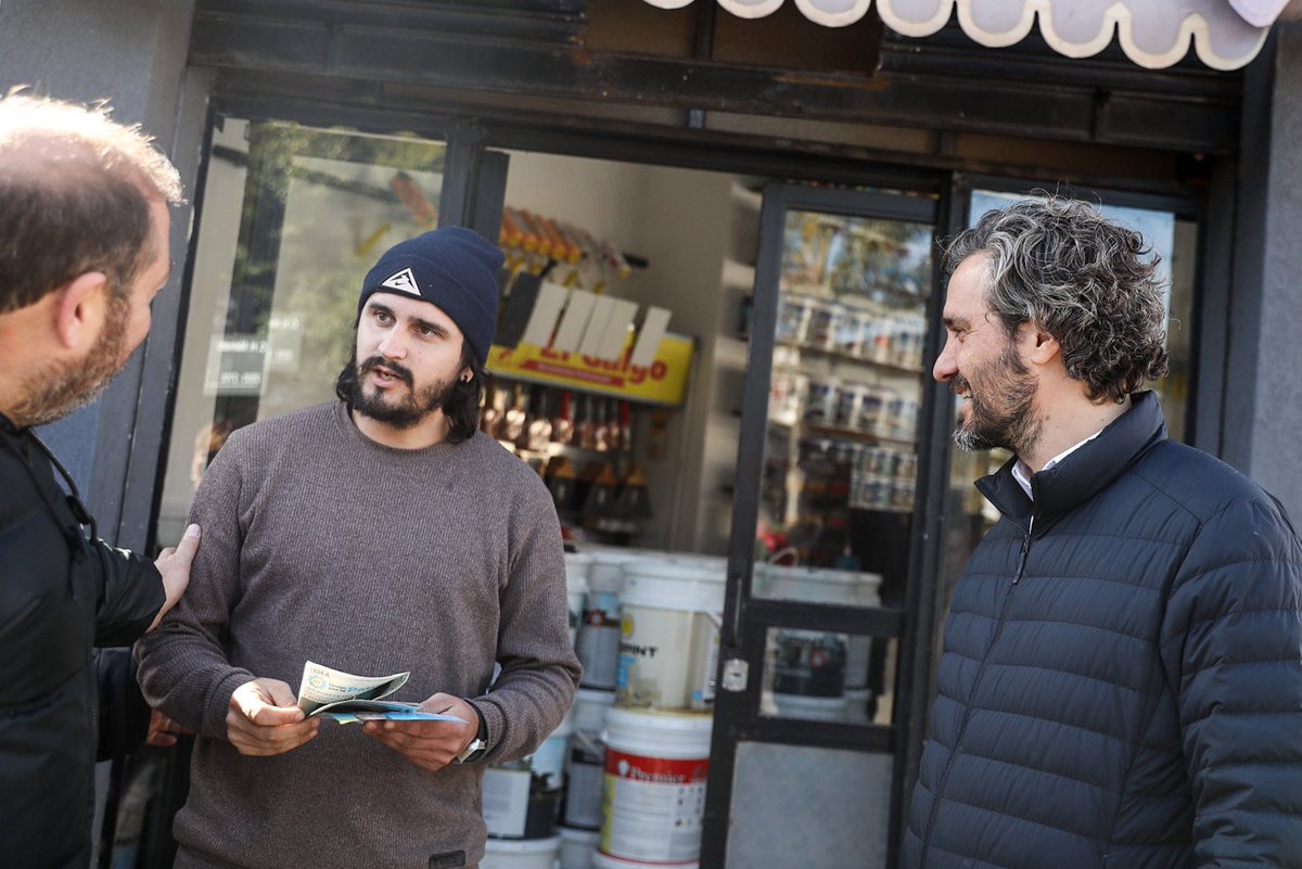 SantiagoCafiero's tweet photo. En San Miguel conversamos con comerciantes, escuchamos sus preocupaciones y les acercamos las propuestas de @unionxlapatria.

Con @juanjo_castro Intendente, @Kicillofok Gobernador y @SergioMassa Presidente vamos a defender a los vecinos y las vecinas. https://t.co/pmgFQqSj0O