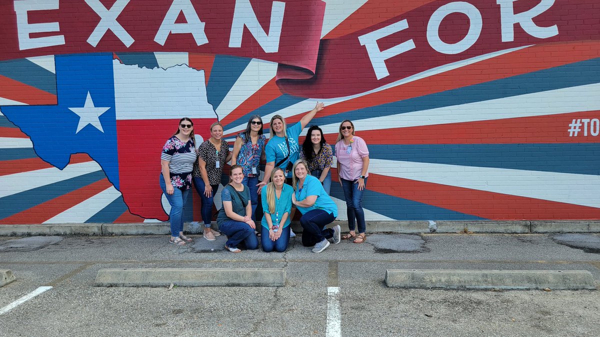klambright2001's tweet photo. Painting the Prairie one teacher at a time! @tisdpes #DPEScougarprowl #hometownteam https://t.co/uoSGKaDrjL