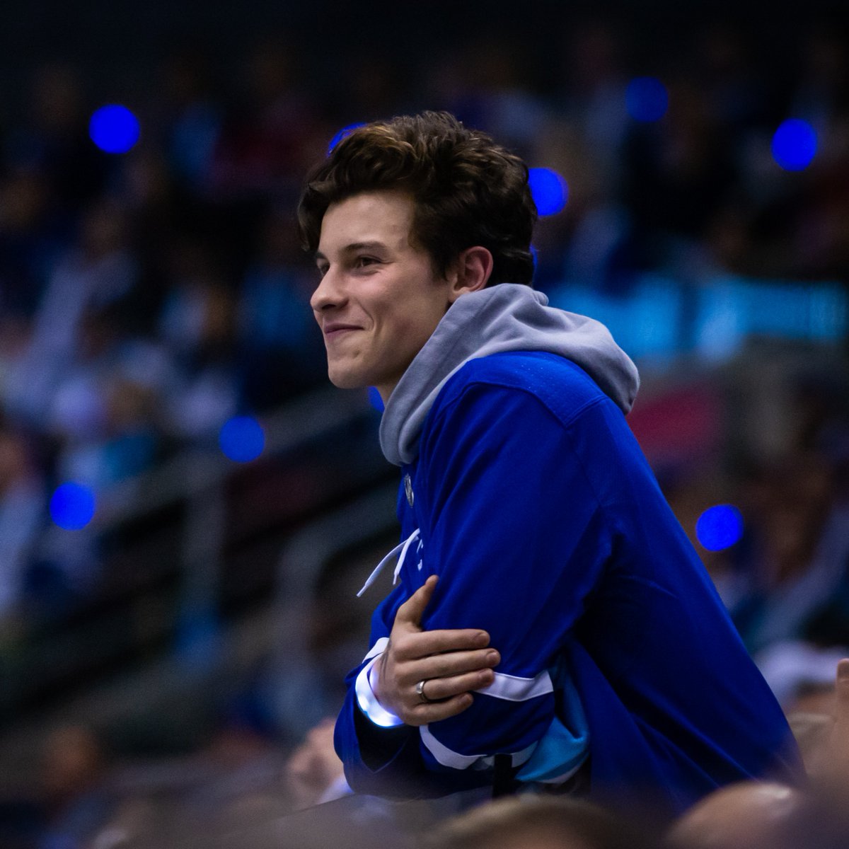 ScotiabankArena's tweet photo. Whether on stage or from the sidelines, we love @ShawnMendes 💙 Happy Birthday from #ScotiabankArena 🎉 https://t.co/EQwH2SC4xk