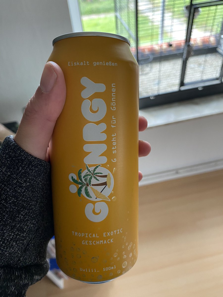 ButtercupTori's tweet photo. Montes 🫢 Bin gespannt wie das schmeckt 🙏  #montanablack #energy #gamerin https://t.co/ugbzm7nxsG