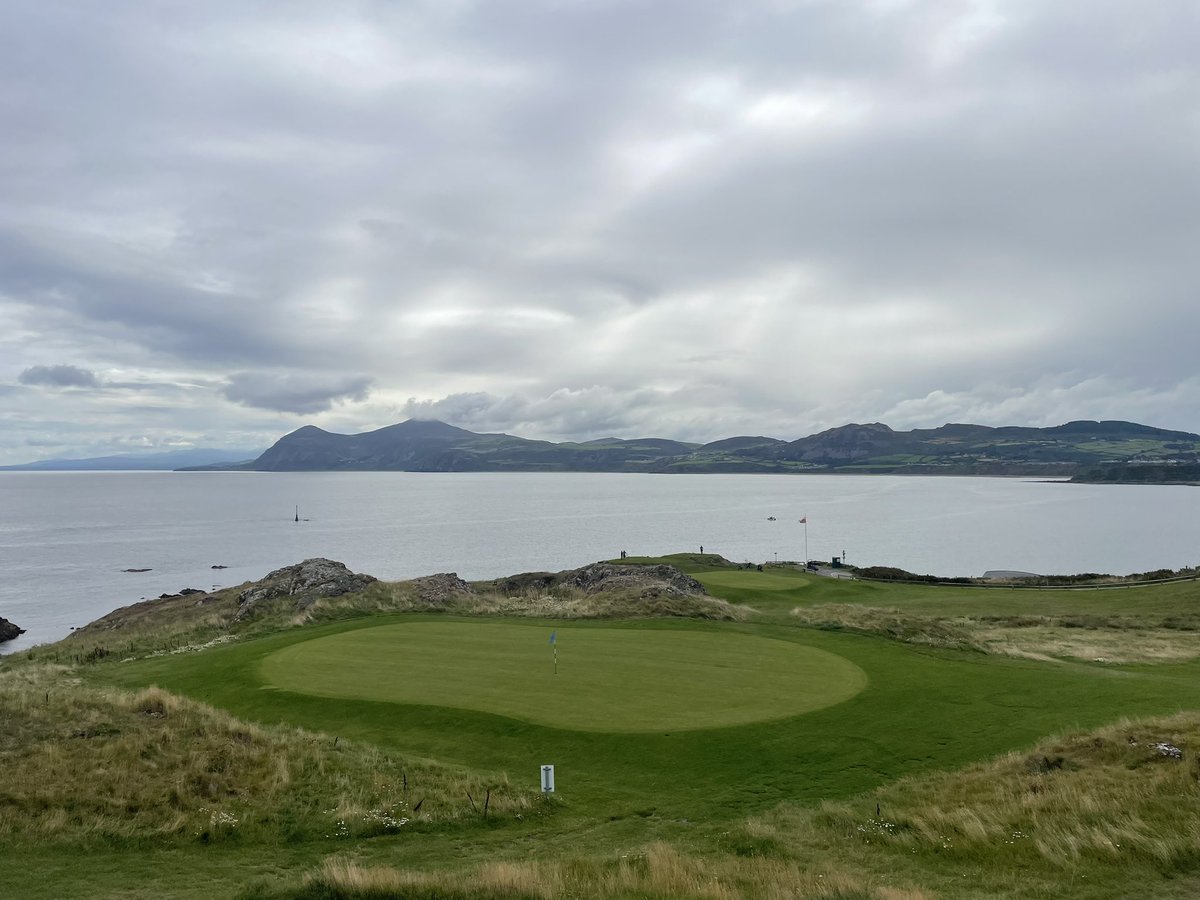 What a course!! 😍🏌️‍♂️ #Nefyn