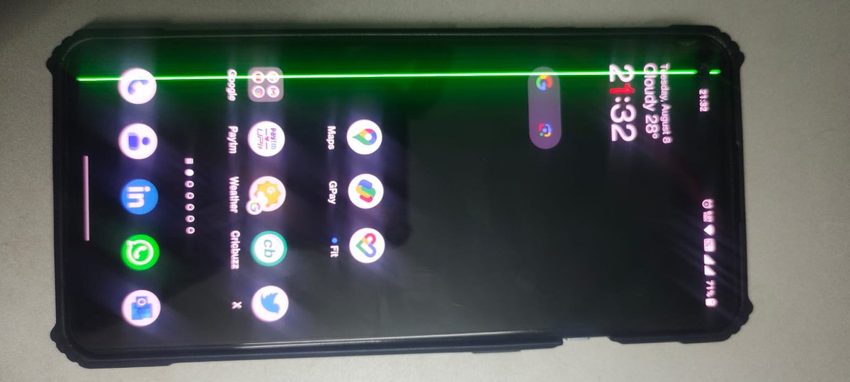 dharunrohit3's tweet photo. Hey OnePlus,

I got this green light from no where before 30 mins, as I didn't even update or not even physical damage. This is completely frustrating &amp; need your support on replacing this from your end. Swift action would be appreciated. @OnePlus_IN @OnePlus_Support @oneplus https://t.co/gKEIhj6k8m