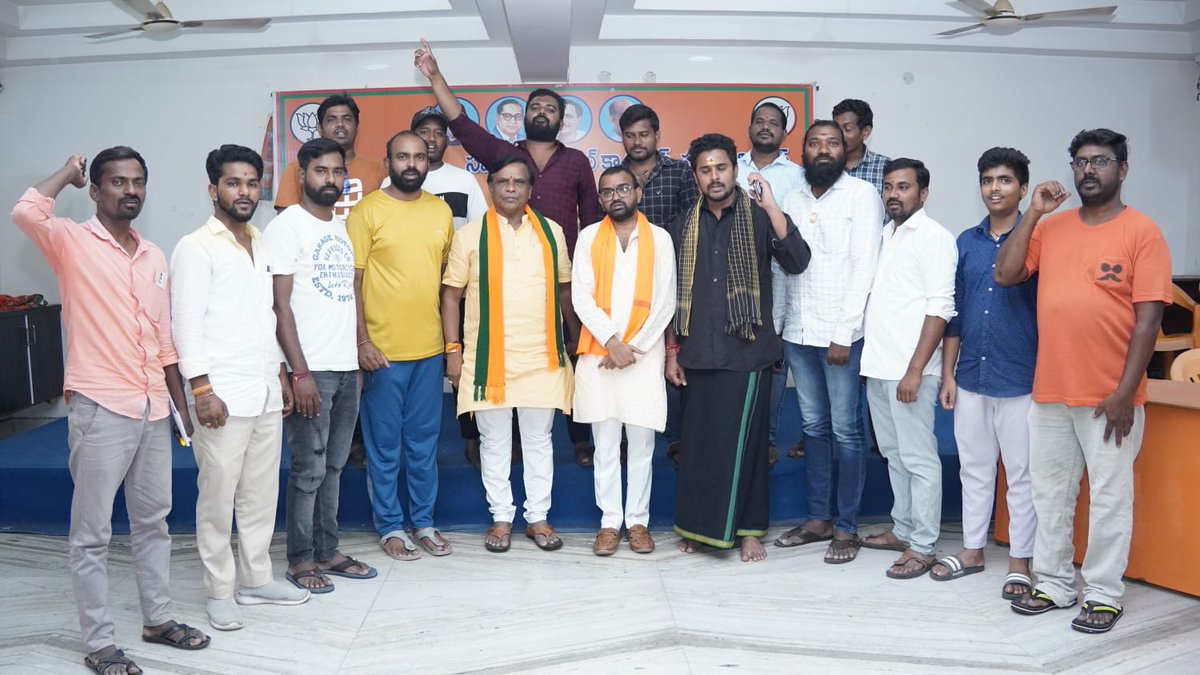 bhaskarreddynzb's tweet photo. ఇందూర్ అర్బన్ బీజేపీ ఐటీ &amp;సోషల్ మీడియా కోర్ కమిటీ సమావేశం లో ముఖ్య అతిధి గా పాల్గొని బీజేపీ బలోపేతనికి దిశా నిర్దేషాలు సూచించిన దన్ పాల్ సూరన్న గారు.
@Arvindharmapuri @DhanpalSuryana2 @BJPITCellTS @SaiMittapelly @BJP4Telangana https://t.co/DokK4zyteg