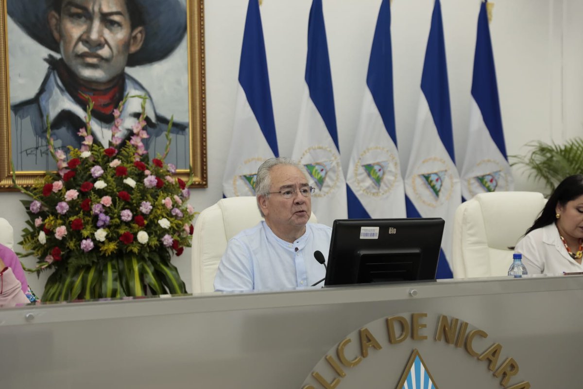 El Dr. Gustavo Porras, presidente de la Asamblea Nacional, mencionó que es importante destacar esta fecha, porque durante la dictadura Somocista se despidió  al 80% de los trabajadores de salud y el 8 de agosto de 1979 el comandante Daniel Ortega los reintegró  a sus puestos.
