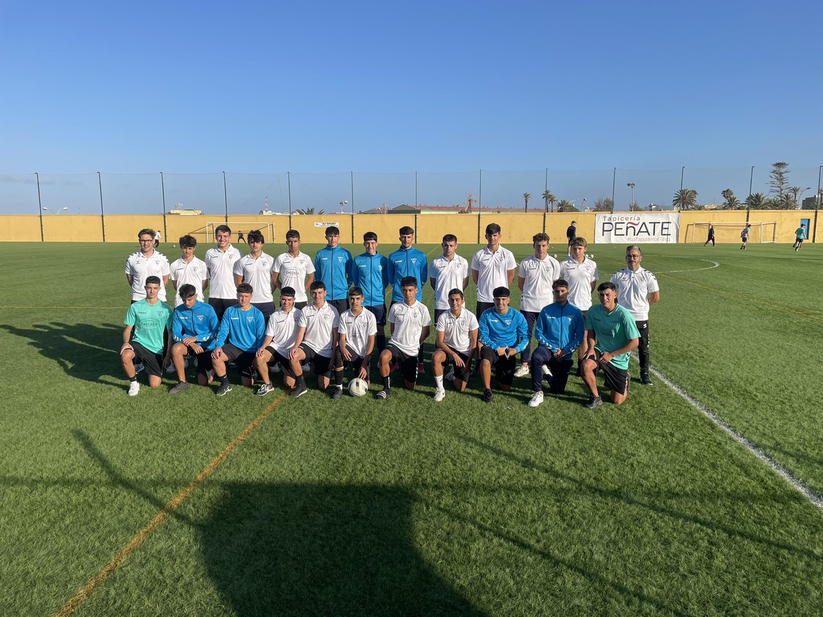 arencibia6's tweet photo. Noticia maravillosa que nos comunicaron hoy, el ascenso del equipo Juv B @FCLAGARITA a sido un año muy bueno para todos, y tenerlos desde otro punto de vista del fútbol me ha llenado de orgullo.

Objetivo cumplido 🤘🏼

Feliz por participar y por poder hacer crecer a estos chicos. https://t.co/wlN7PQsS5t