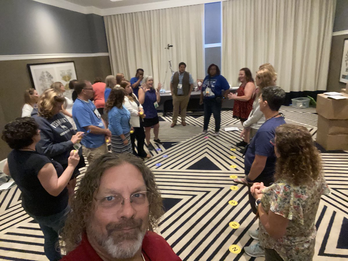 SGHSScience's tweet image. PV ping pong setup. This is a great kinesthetic activity! #mkeenergy @NEED_Project