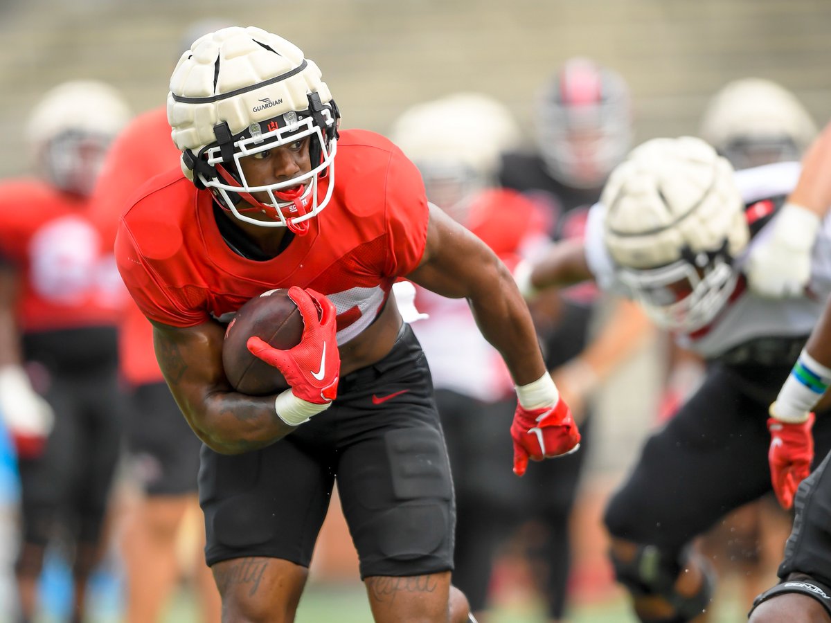 WKUFootball's tweet photo. Pads on, let's work 😤 https://t.co/NhDlqGkgoH