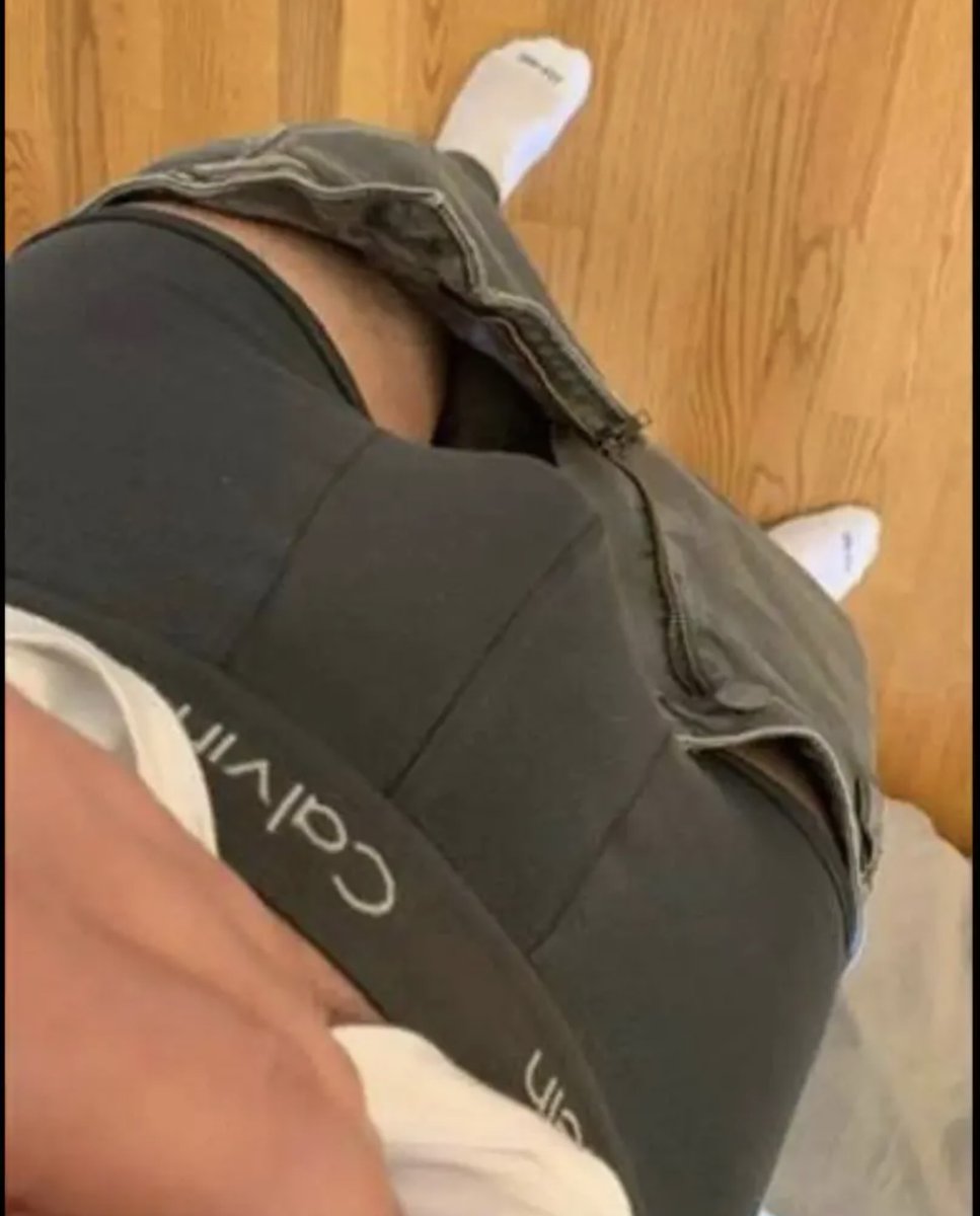 MasterTommy02's tweet photo. Well, what are you waiting for? 😈😮 #cashmaster #findom #ALPHA #bulge #sweatysocks #footworship #calvinkleins #submitandobey https://t.co/vMNsLdKujJ