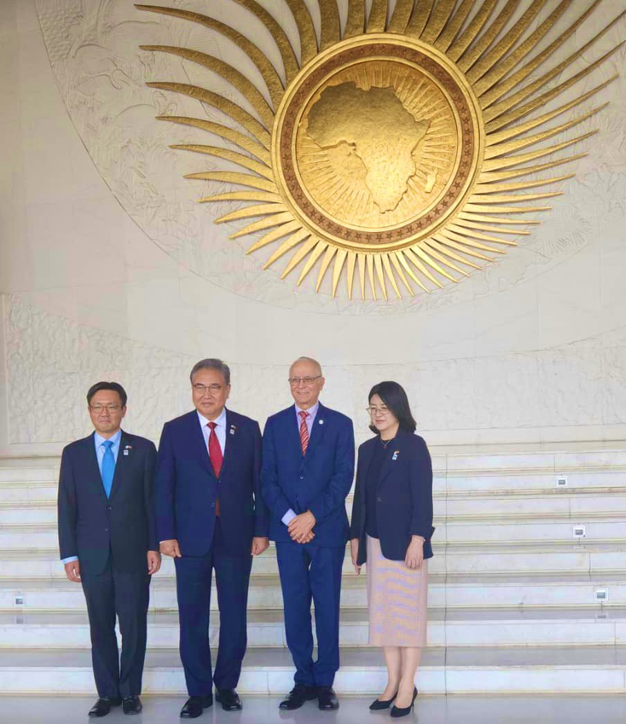 We were graced by a courtesy  visit of H.E the MoFA of Republic of Korea to the <a href="/_AfricanUnion/">African Union</a> compound. I had also a fruitful meeting with Amb Woon-ki Lyeo President of the Korea-Africa Foundation regarding common objectives on #education &amp; #entrepreneurship.