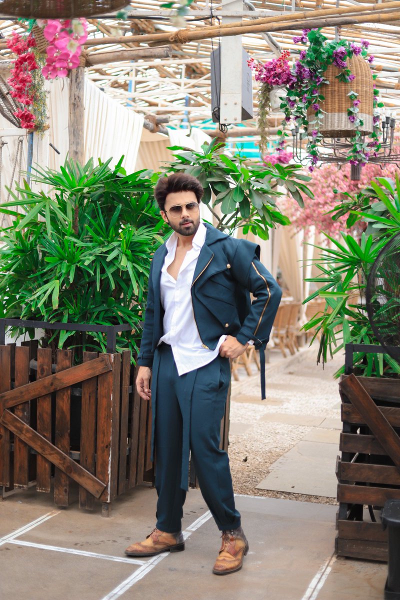 Click on the link and turn the notification on for the upcoming BT’s vlog youtu.be/gpXQYwWap-Q