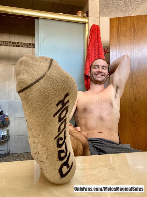 My gym socks are so ripe! 🫢😳 https://t.co/P1084i18ay