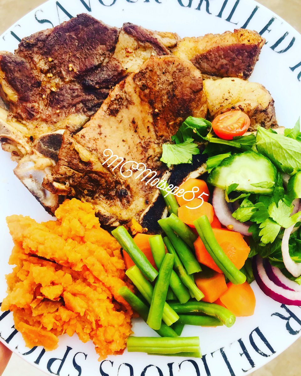 MCMotsepe85's tweet photo. On our Chooseday Dinner Plate 
Beef 🥩 Chuck served with Orange flesh sweet potato 🍠, carrots 🥕 &amp; Green beans &amp; Greek Salad 🥗 
As we tune into today’s episode of 
#SkeemSaam 
#banting #bantingfriendly #bantinglifestyle #bantingsouthafrica 
#CLIFFOODART https://t.co/T5hmENWh4E