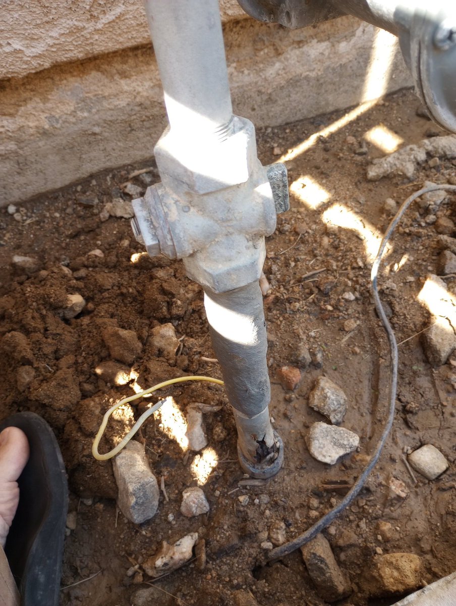 Mark_Quinnelly's tweet photo. @socalgas got a call about service to my home and a #dangerous corroded pipe.  After being on hold for 15 minutes, the representative makes an appointment for next week!  Shame on you @socalgas!  #poorcustomerservice #safetydoesntmatter https://t.co/numrib6nOV