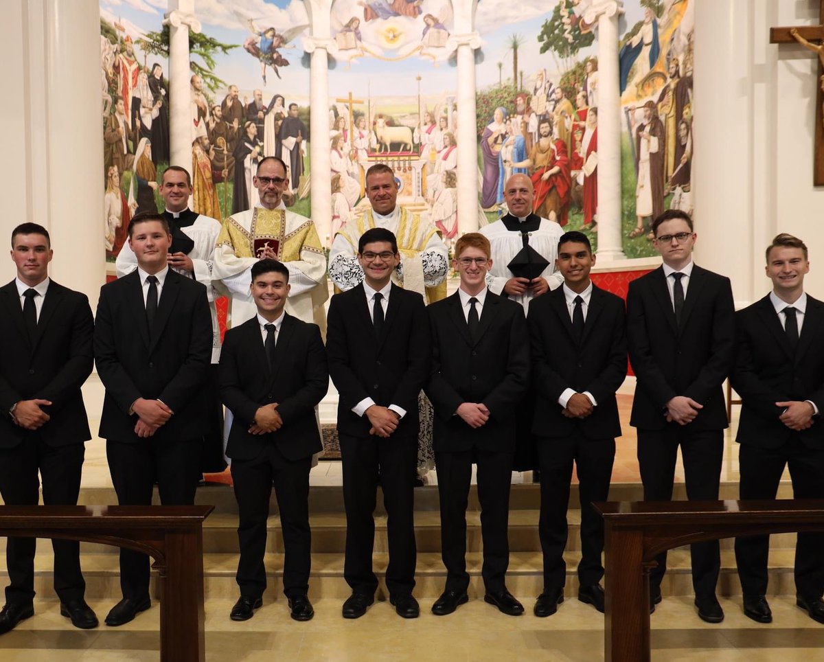 This is just amazing 🤩 Eight young men have started their priesthood formation for the diocese of Charlotte in North Carolina. Already 50 men were studying for the priesthood for the diocese which has just around 400000 Catholics. Reason for this vocation boom: Orthodoxy of…