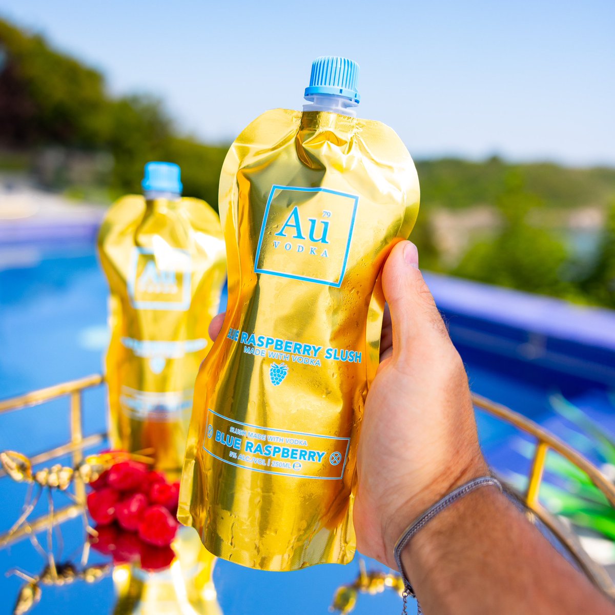 Au Vodka tweet media