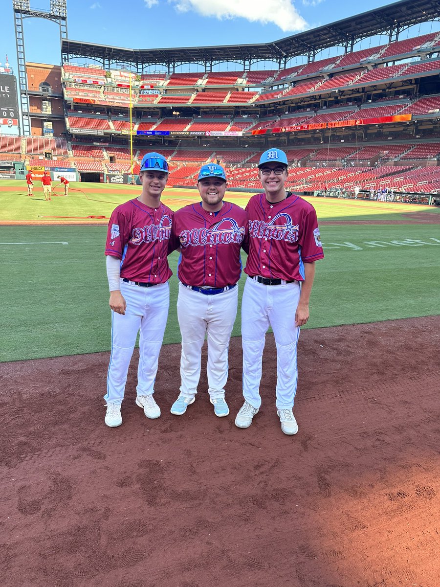 246baseball's tweet photo. What a great experience it was to represent Illinois American Legion Baseball with these two. 
#246Baseball⚾️ https://t.co/xFZnaGJpcn
