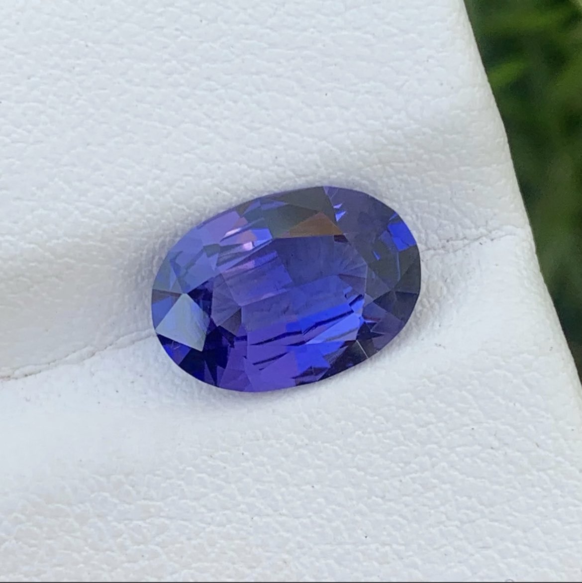 ✳️ Exquisite Natural Blue Tanzanite Gemstone

✳️ Weight 2.80 carats | 11.8 x 8.3 x 4.2mm

#tanzanite #bluetanzanite #tanzanitejewelry #gemstonejewelry #gandharagems #zoisite