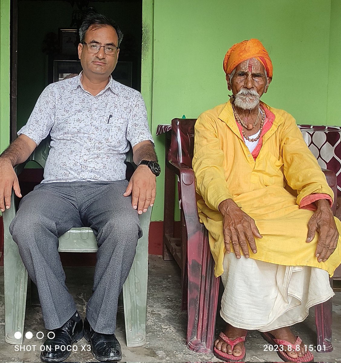 ParshuNepal3's tweet photo. सुनसरी जिल्ला इनरुवा -१ निवासी ११३ वर्षिय श्री फुदिलाल महताे वुवा सँग !  
भेटकाे सन्दर्भमा १ सय वर्षको अगाडि देखिका घटनाहरु सुन्ने र वुझ्ने अवसर मिलेकाे छ । https://t.co/xBf7jWRd3N