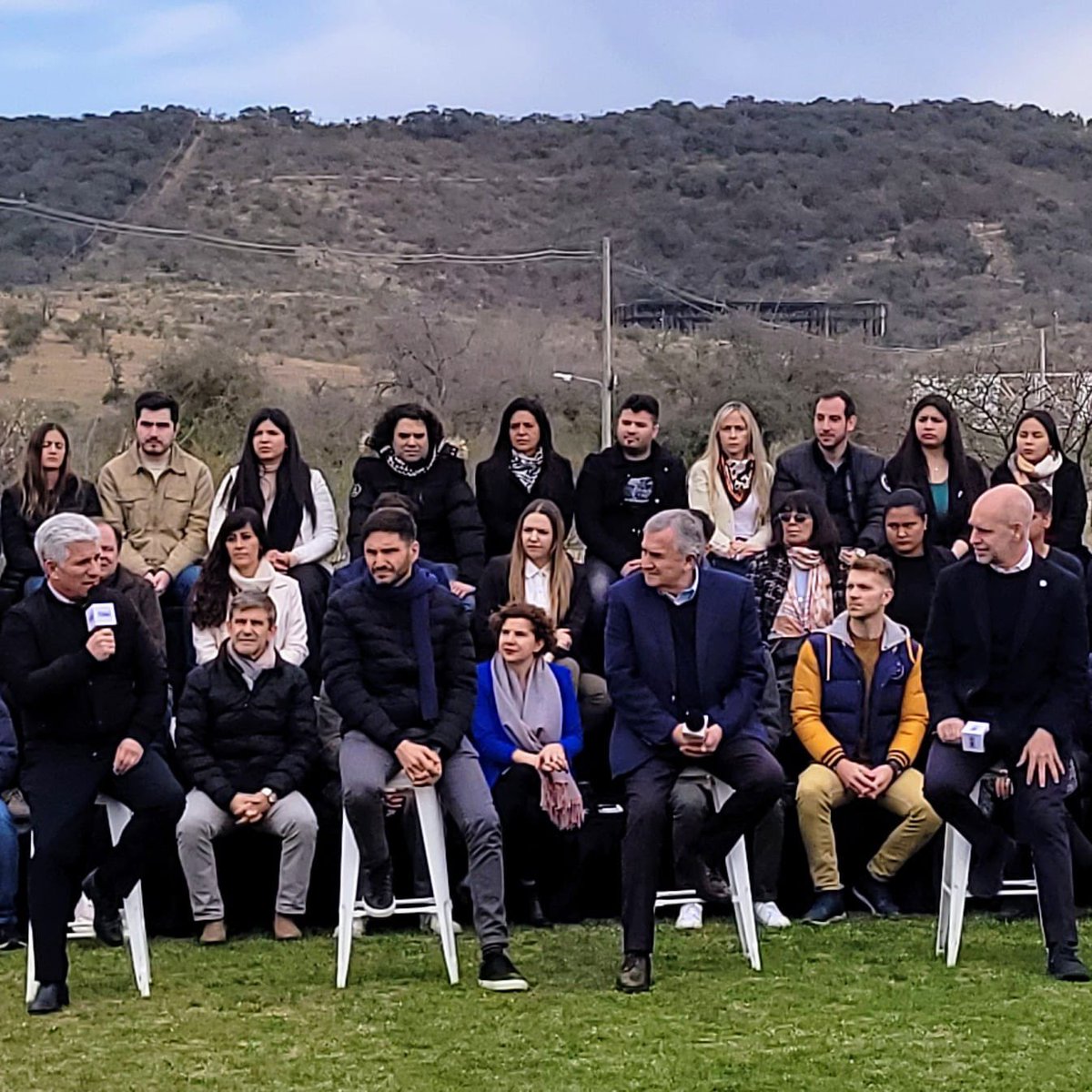 claudiojpoggi's tweet photo. Acompañe a @horaciorlarreta y @GerardoMorales y a Gobernadores electos, en la presentación de las propuestas de desarrollo federal para los argentinos. Este domingo votemos por el cambio !! https://t.co/sivyvldHlQ