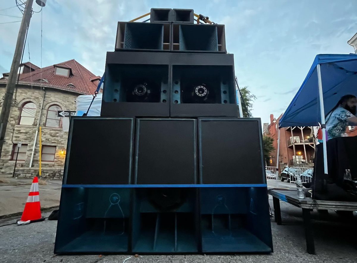 HeadnodSquad's tweet image. Next Up 🚨

We’ll be joining @CharitysoundDC  this Friday 8/11 @ The Harlot DC for The Road To @Firelightsfest!

New venue. 2 stages. 2 sound systems.

@Smigonaut, @breadwinnerbass, @audiogoblin, @togekidub, @Kazisound, &amp;amp; more!

Tickets on sale now ⬇️