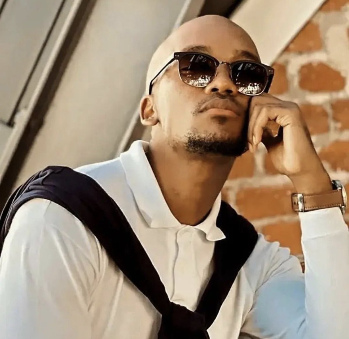 TheLastXhosaman's tweet photo. A   Xhosa  Gent https://t.co/6QuCtj60ry