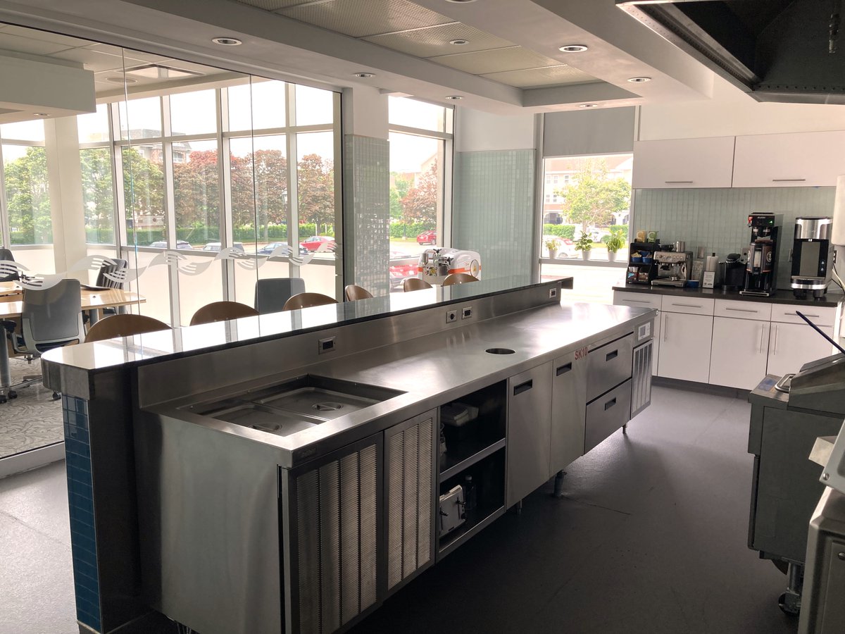 smartestkitchen's tweet image. DYK CSK's #DemoKitchen can be used for showcases? Our team can utilize this space for clients &amp;amp; guests, preparing #Food &amp;amp; #Beverage for #Sensory, #NewProduct launches, #PhotoShoots &amp;amp; more! 💡 Contact for details: csk@hollandcollege.com #WeKnowFood #TipTuesday