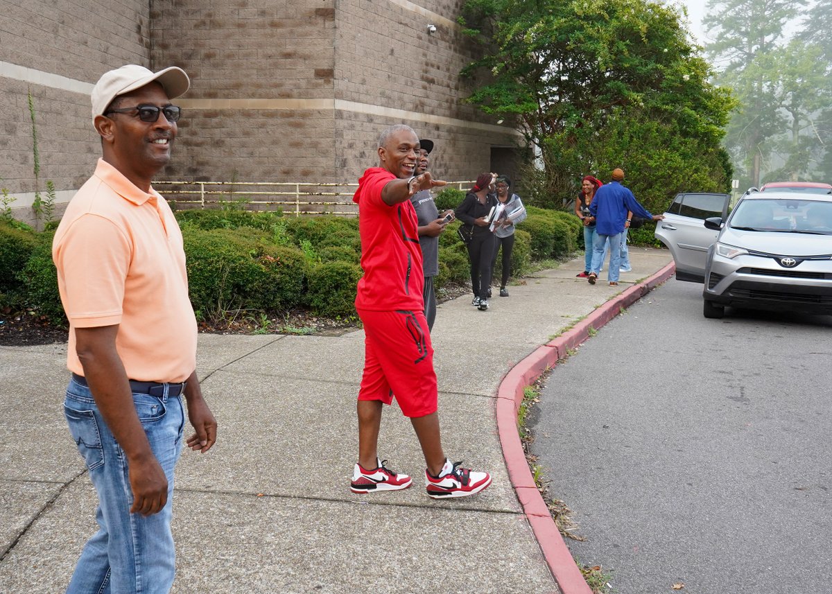 JEFCOED's tweet photo. The 'Men of Minor' showed up in force this morning to welcome Minor High School scholars on the 1st day of school! Their warm smiles and encouragement set a positive tone for the year ahead. #MinorPride💜 #JEFCOEDStrongerTogether #BackToSchool @MinorHighTigers https://t.co/8LeIL3PfP3