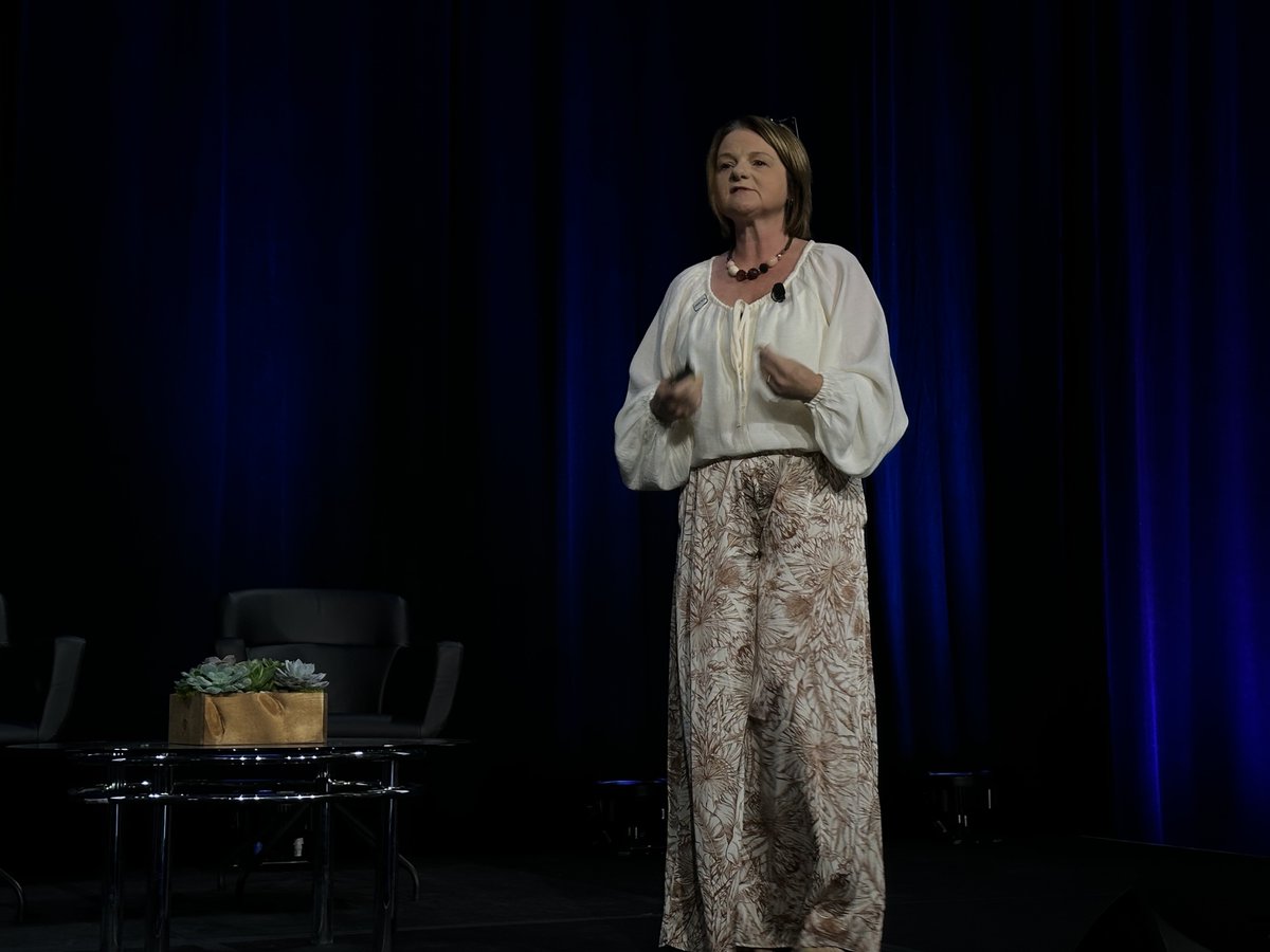OmdiaHQ's tweet photo. Maxine Holt has officially opened the #OmdiaAnalystSummit at #BlackHatUSA 2023 at the Mandalay Bay, #LasVegas to a packed audience! The summit is running till 5.30pm at Level 2, Oceanside D today.  #BHUSA #cyber https://t.co/JB4ihaNGYB