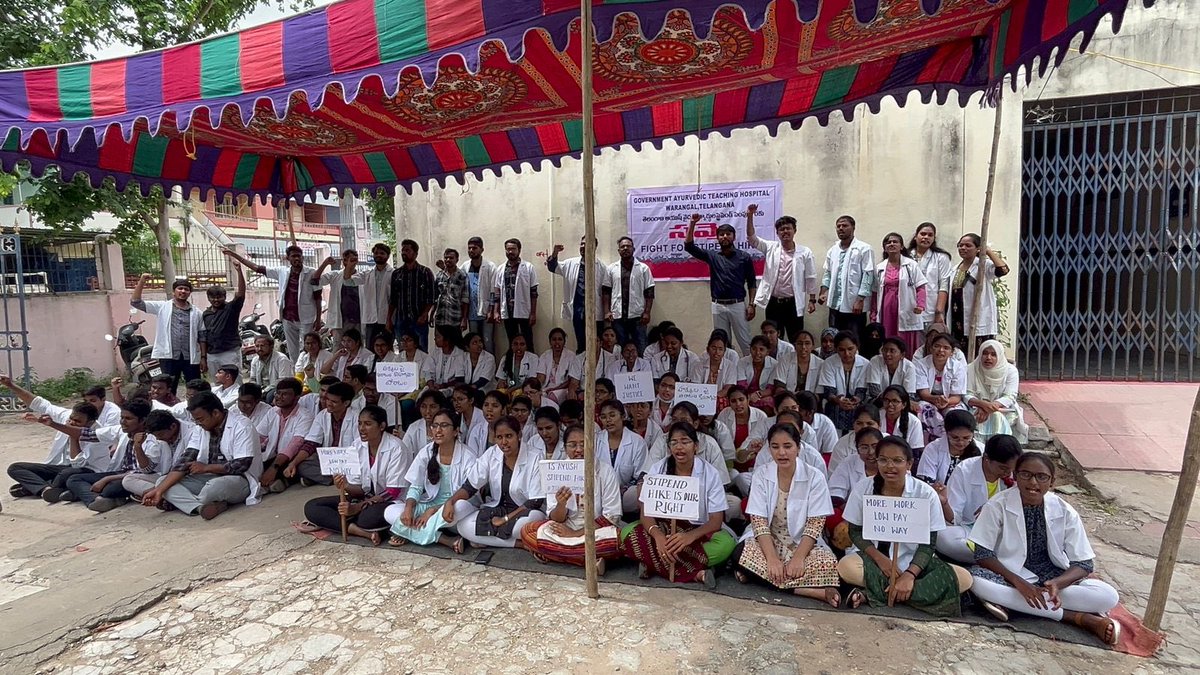 KavyaRashmika's tweet photo. Strike day -9 
Justice for STIPEND HIKE 
#TSAYUSHSTIPENDHIKE 
#TELANGANAAYUSH 
#STIPENDHIKEFORAYUSH https://t.co/RqFusbYiDJ