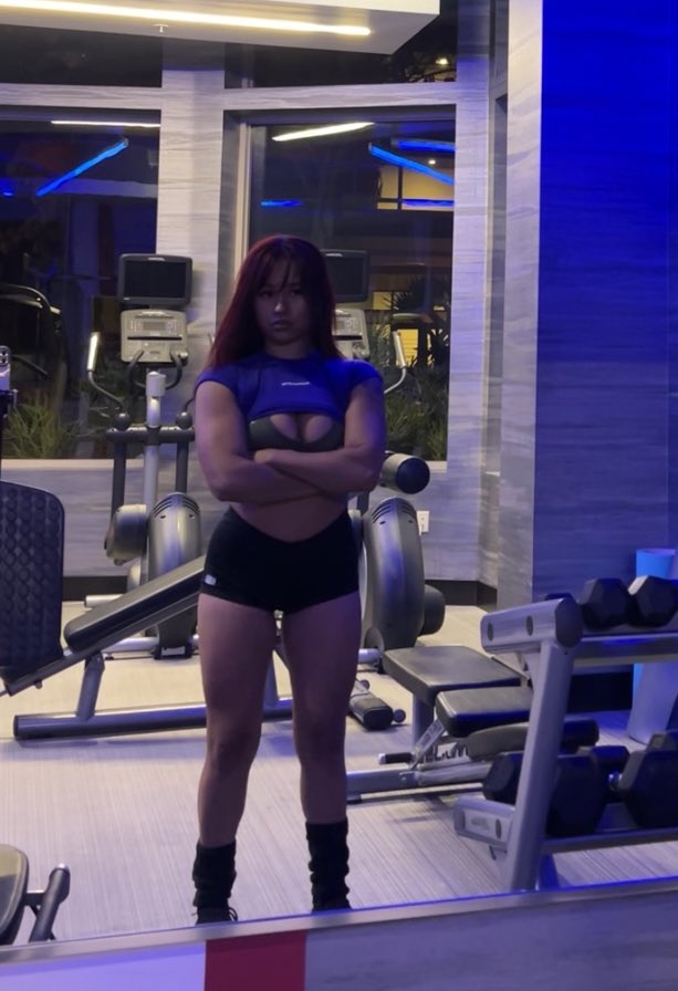 jazmintheegreat's tweet photo. barbell world 💜 https://t.co/rzcZ9OL6tt