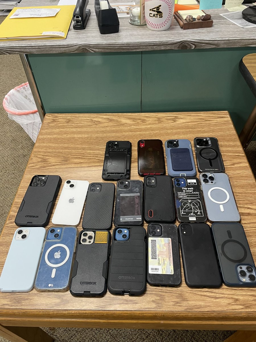 coachmuecke's tweet photo. Challenged players to be present in class by minimizing distractions and going “dark” from their phones!
Leaders Set the tone! @SaguaroSUSD @SaguaroBaseball @coachcharac7er
#RTB #WTD #holdtherope #charactercounts #conquerwithin #commitment https://t.co/AcXoxdUxTu