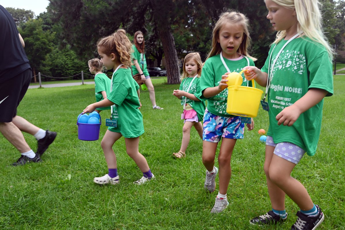 AsburyFirst's tweet photo. Day 1 of VBS: Make a Joyful Noise! is in the books. As you can tell by the pictures, the kids had a great time learning about music. The instrument of the day was the bell (handbells). They made some beautiful music-inspired crafts and more. #makeajoyfulnoise #asburyfirstvbs https://t.co/nE9psbFe5u
