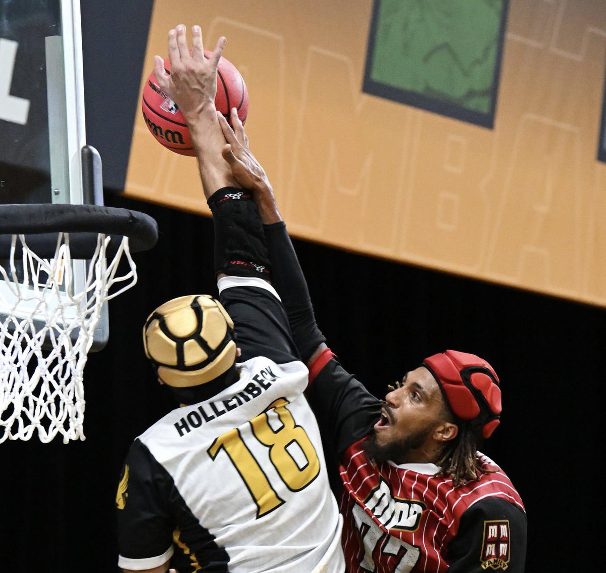 Connorhollenbe3's tweet photo. @SlamBall #gryphs 🤾🏻‍♂️🫷🏻 https://t.co/5TrjJXv8AZ