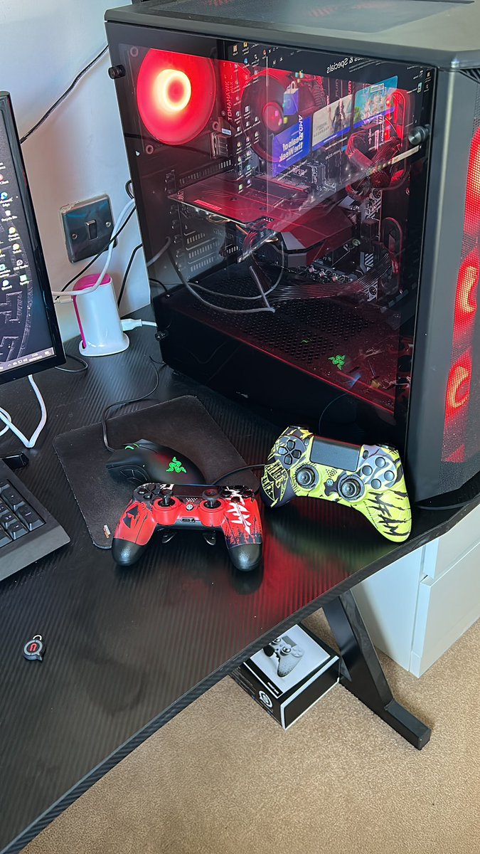 Mfam_KreptApex's tweet photo. Delivery 1/2, Perfect timing for the Controller. Setting up all my paddles now just before the new apex season comes out, what a time to be alive.
Hoping that the merch does get delivered tomorrow.
@NICKMERCS @MFAMCentral @ScufGaming #Scuf #MFAM #MFAM4LIFE https://t.co/HfJrXIDiga