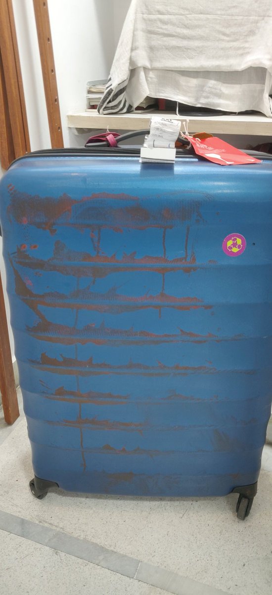 MSG20456796's tweet photo. @Cathay1pacific Sorry about the delay in revert. 
+919007052169 is my direct number. 
Here's the picture of the luggage as i received it in Osaka .  Sadly I don't have a pic of this one when I handed it over to them at CCU . Surely it wasn't painted like it is now https://t.co/rZfjd21G5H