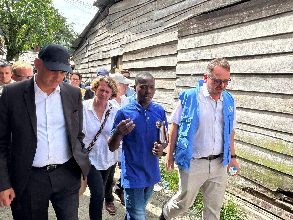 MisionONUCol's tweet photo. Hoy @CGRuizMassieu, Representante Especial del Secretario General de 🇺🇳en 🇨🇴 acompaña a @alain_berset, Presidente de Suiza, a recorrer #Buenaventura para dialogar con sociedad civil sobre situación de las comunidades y sus expectativas frente a iniciativas de construcción de paz. https://t.co/beScT1FedF