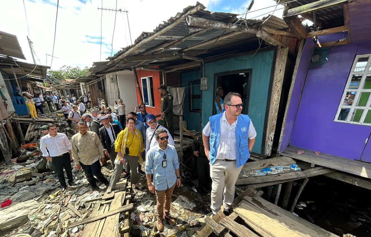 MisionONUCol's tweet photo. Hoy @CGRuizMassieu, Representante Especial del Secretario General de 🇺🇳en 🇨🇴 acompaña a @alain_berset, Presidente de Suiza, a recorrer #Buenaventura para dialogar con sociedad civil sobre situación de las comunidades y sus expectativas frente a iniciativas de construcción de paz. https://t.co/beScT1FedF