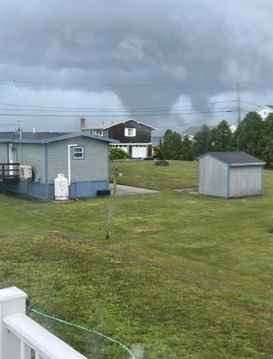 SNewEngweather's tweet photo. @WX1BOX @WX1BOX 

This was taken in Rochester, MA

Getting more details of where and which direction. 

Spotter: 16-583 https://t.co/Gm1VIkVhBk