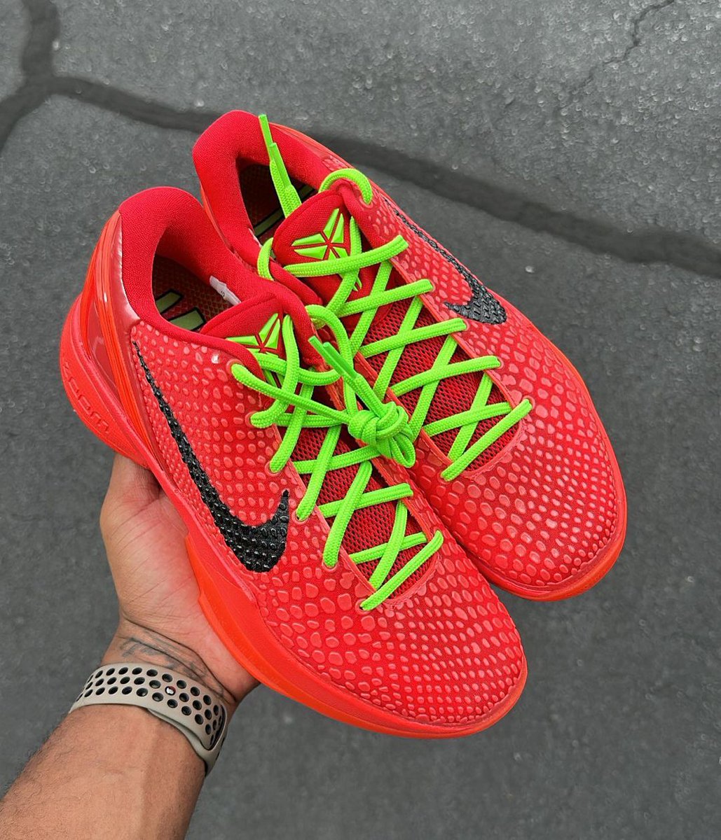 Sneaker News tweet media