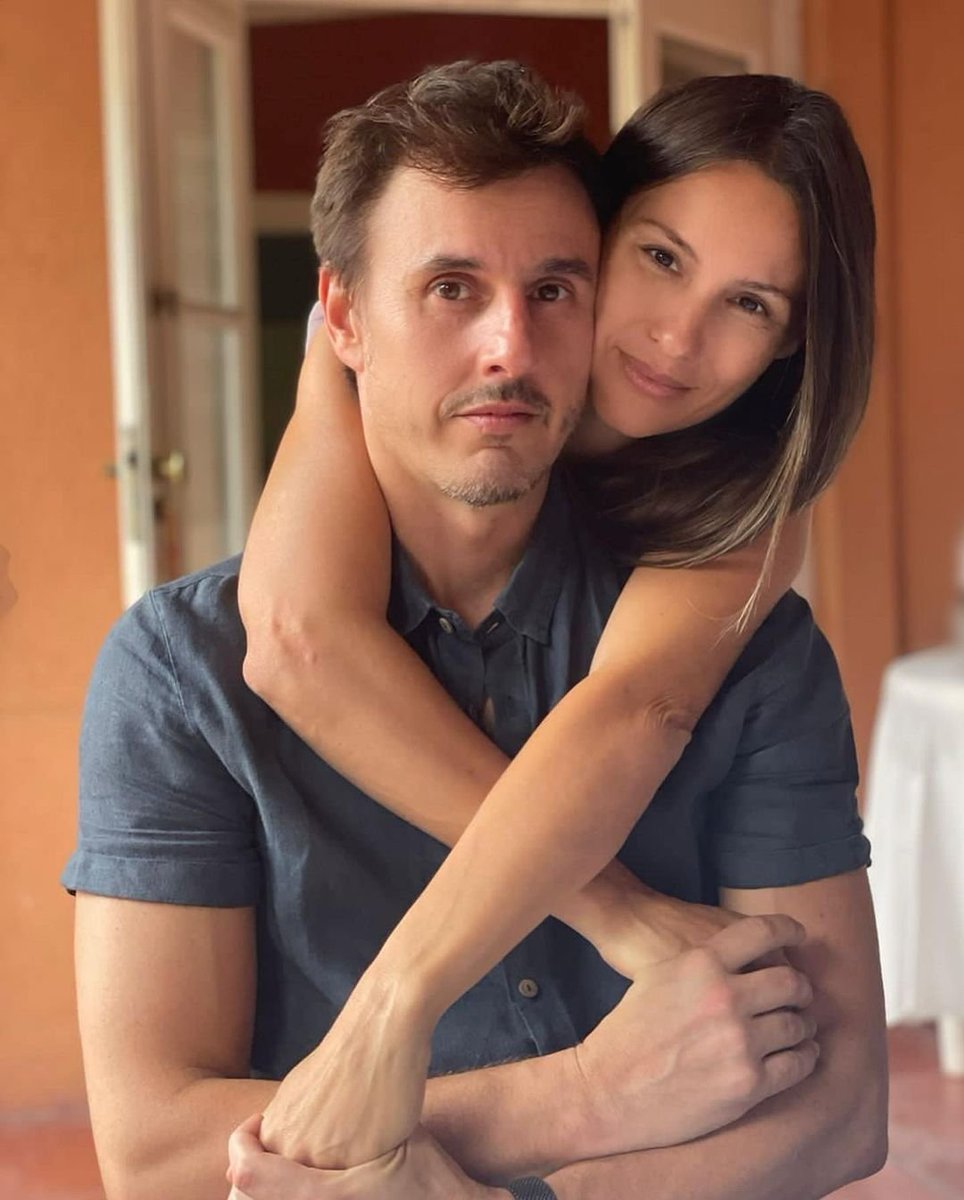 mis2centavos's tweet photo. Pampita promocionó a #CoinX, #VayoCoin, #GeneraciónZoe y al marido. https://t.co/zuLVyIkRwH
