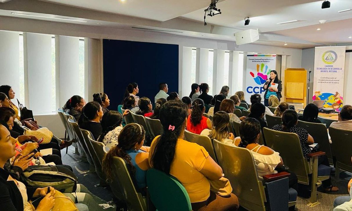 ISTPEM1's tweet photo. 🔊 #IstpemInforma 

👉🏽 Fortalecemos las competencias profesionales de nuestros graduados en beneficio de la primera infancia 👶🏻👧🏻

📌 El 4 agosto en el Auditorio del Museo de Portoviejo, se dieron cita 132 Tecnólogos Superiores en Desarrollo Infantil Integral. 

#CrecemosJuntos https://t.co/ui7Mu1ZP8I