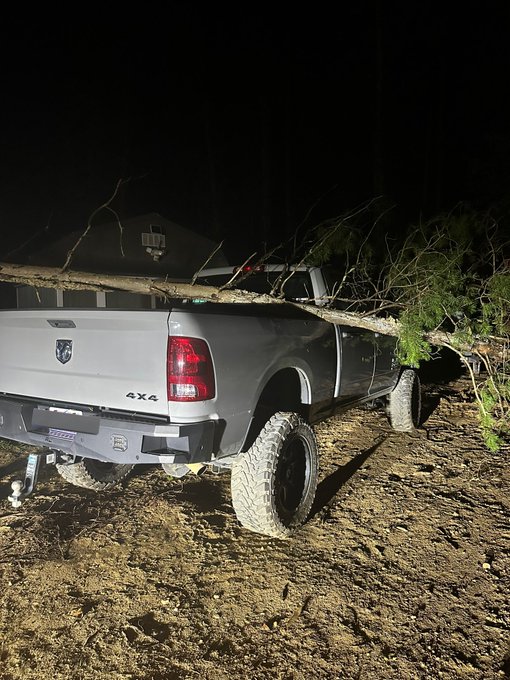 1-800 I&rsquo;m calling insurance https://t.co/v0jtv1KVSS