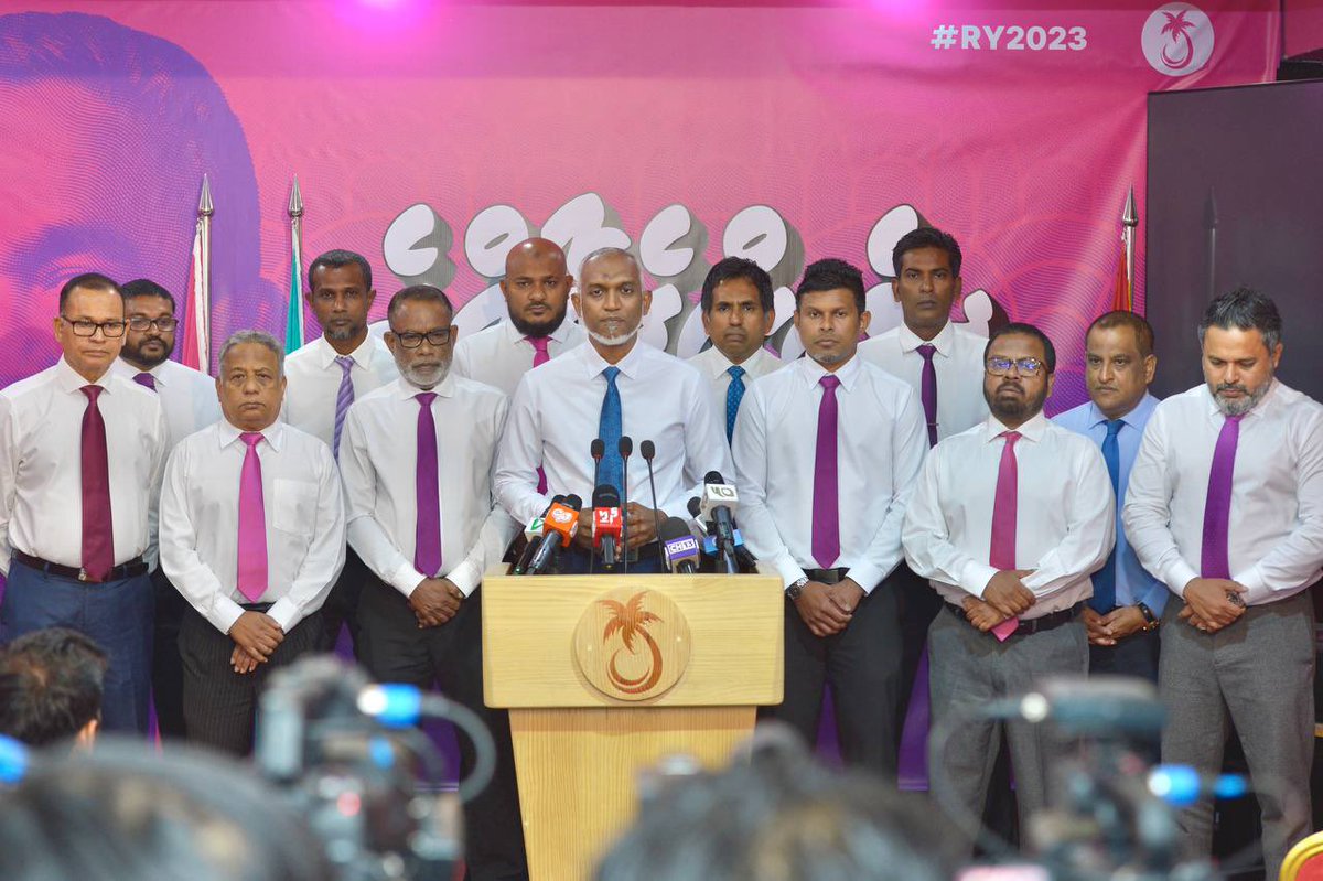 Opposition PNC Presidential Candidate <a href="/MMuizzu/">Dr Mohamed Muizzu</a> and running-mate <a href="/HucenSembe/">Hussain Mohamed Latheef</a> press conference with coalition leadership. Opposition reaffirms their commitment to the public and ensuring justice for our leader H.E President Yameen. #Muizzu2023